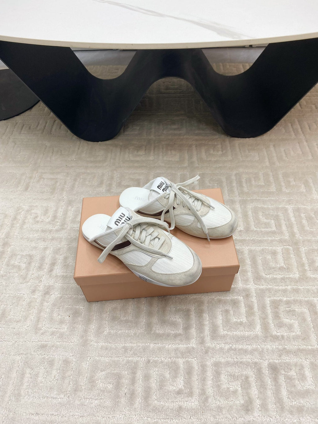 M-Sneakers