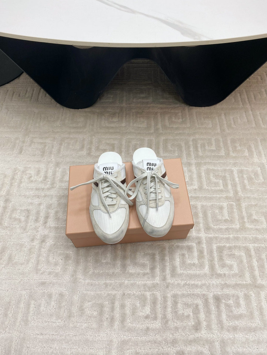 M-Sneakers