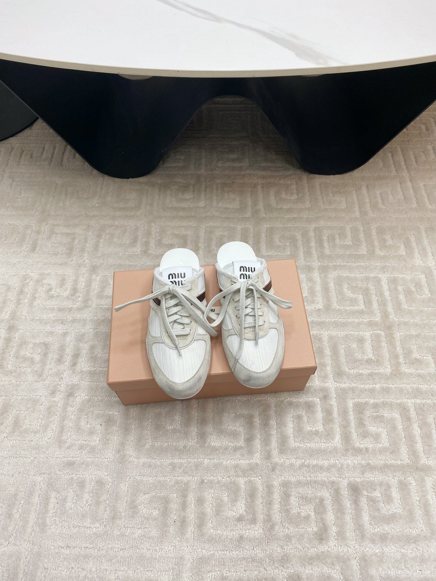 M-Sneakers