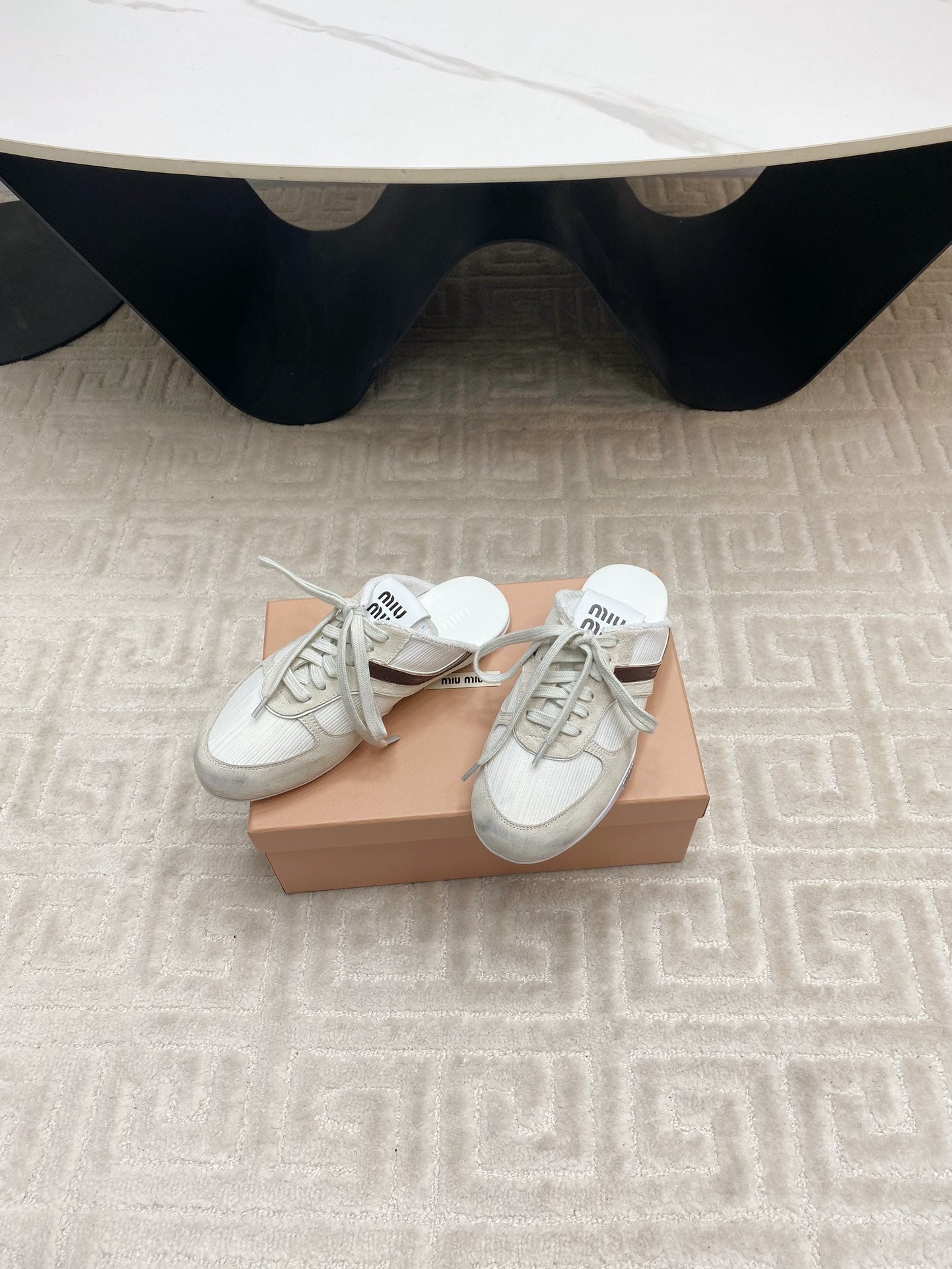M-Sneakers