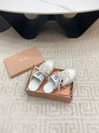 M-Sneakers