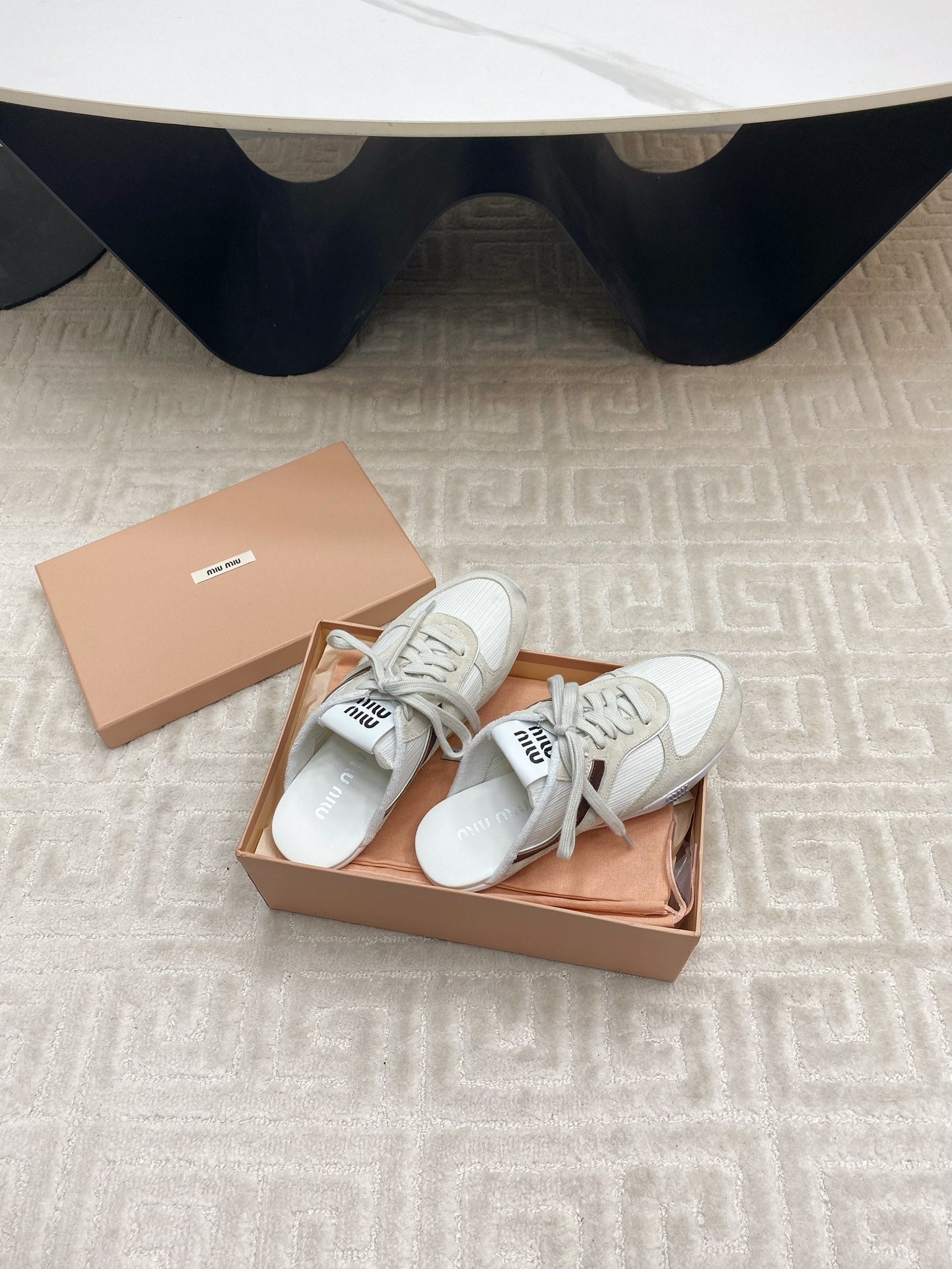 M-Sneakers