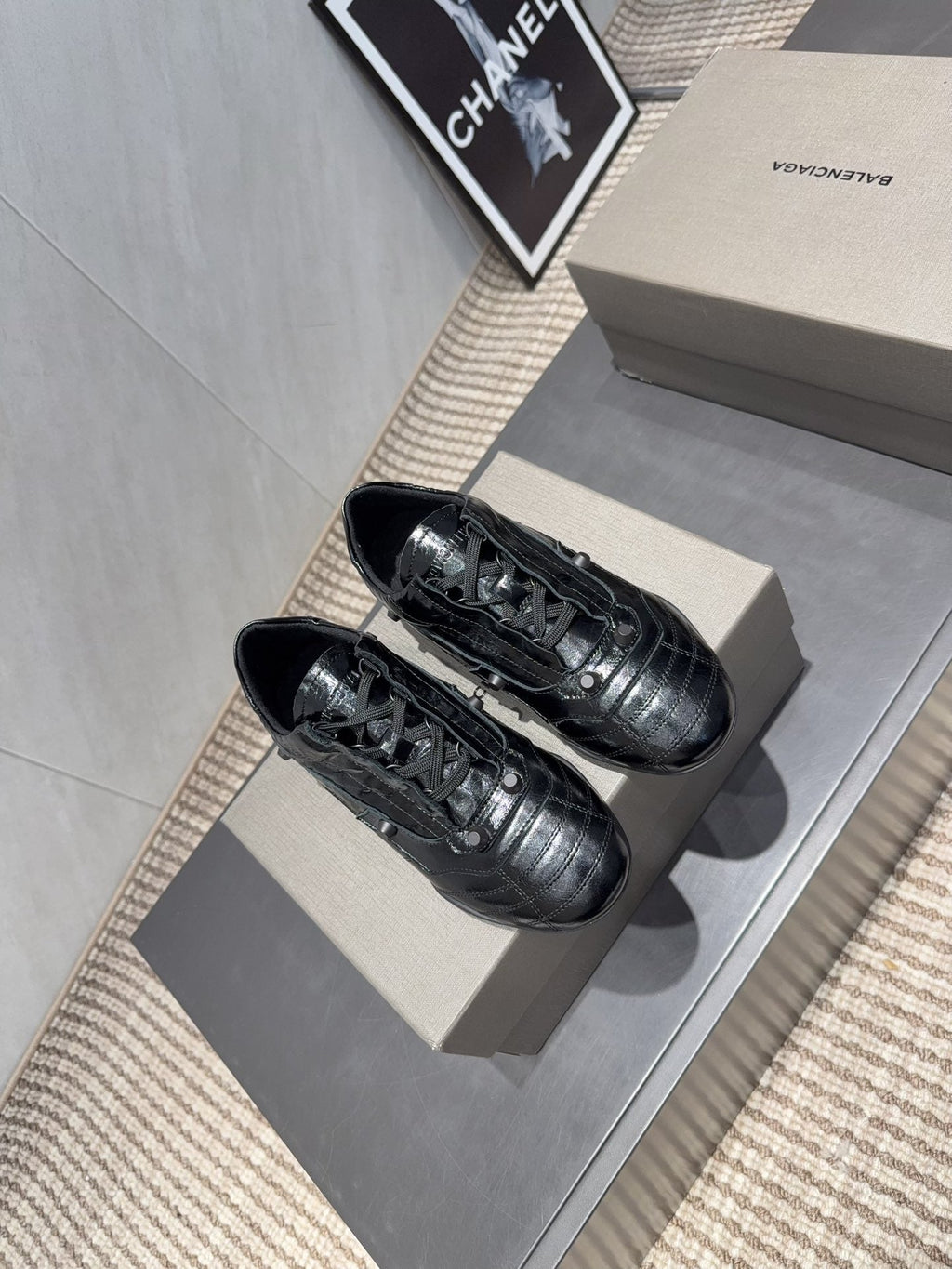 B-Sneakers