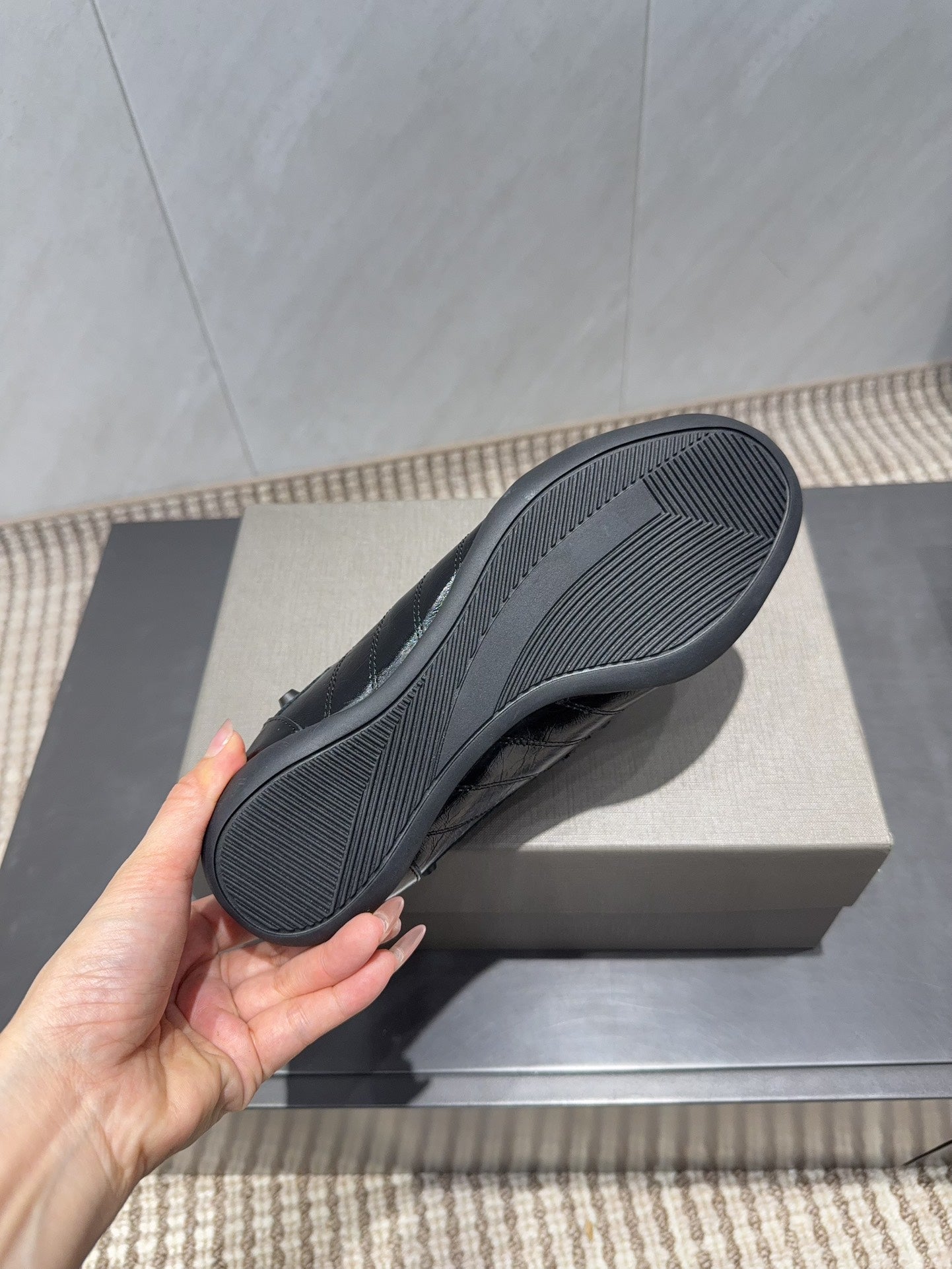 B-Sneakers