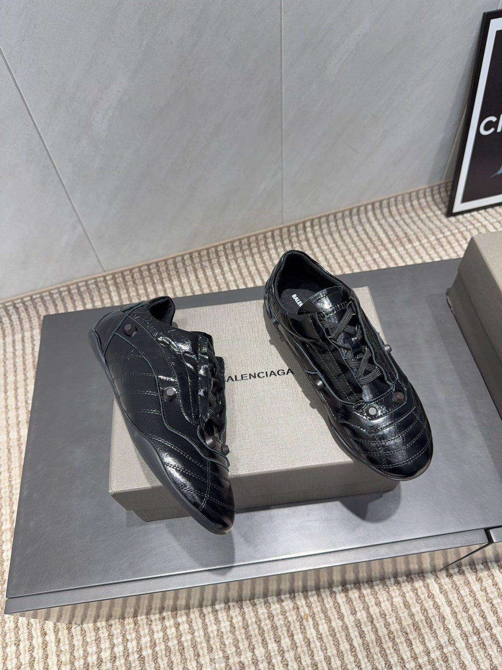 B-Sneakers