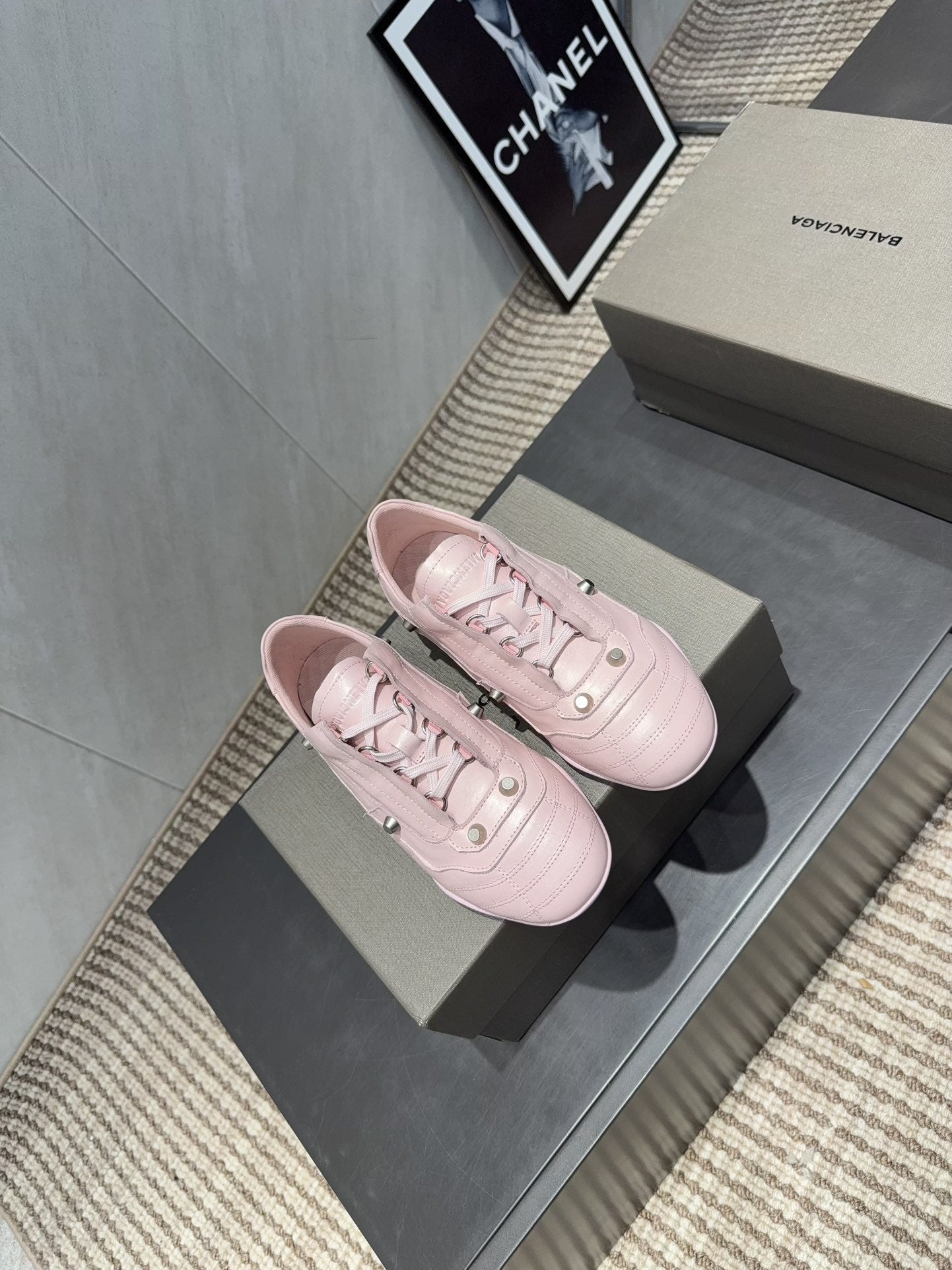B-Sneakers