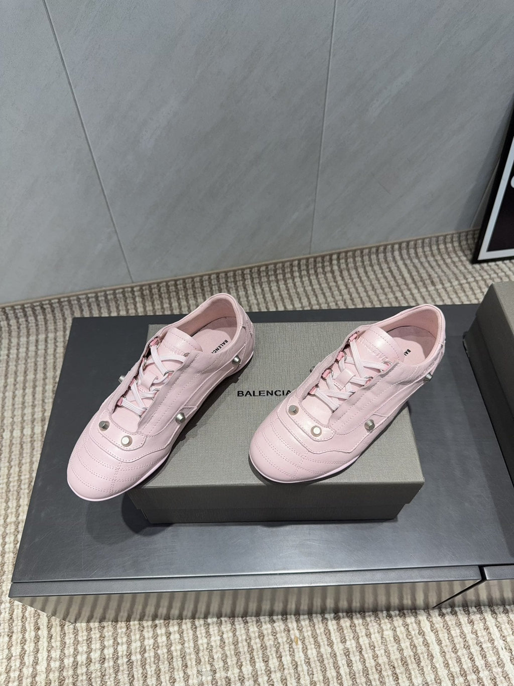 B-Sneakers