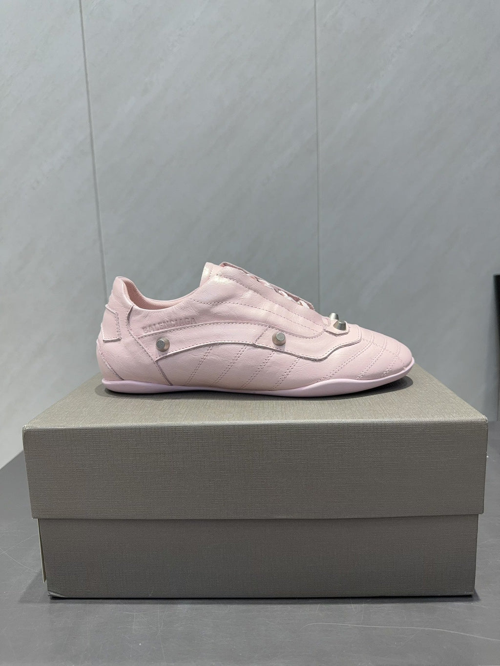 B-Sneakers