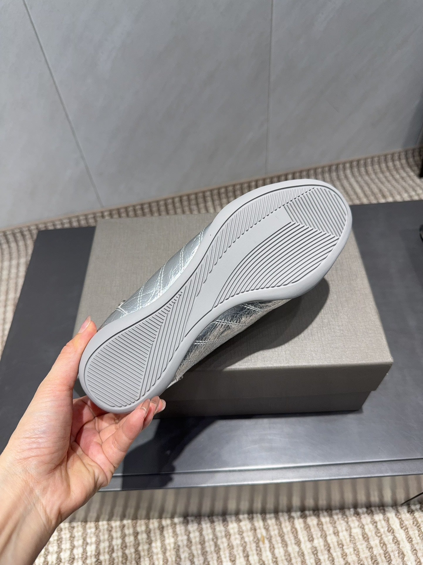 B-Sneakers