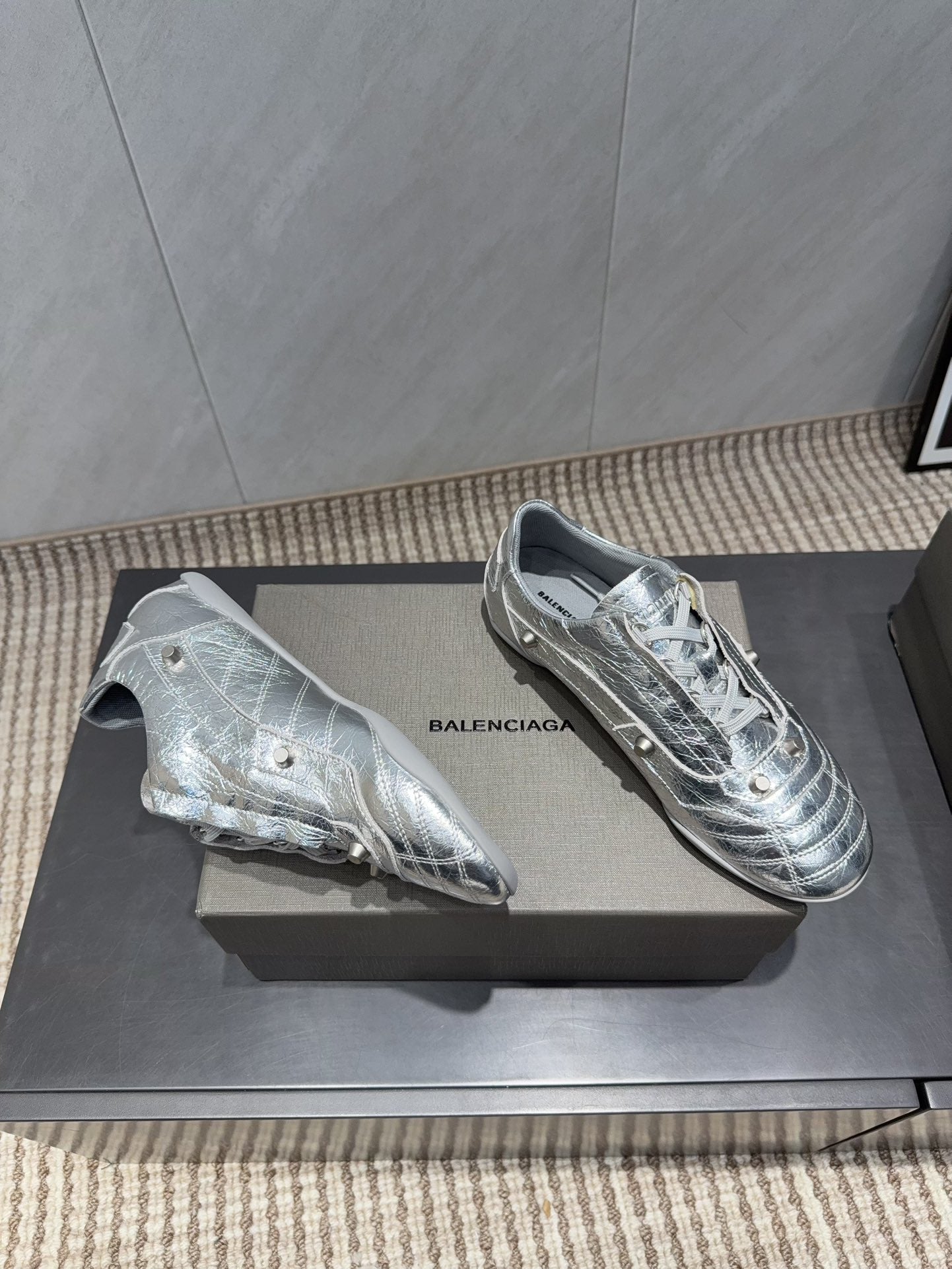 B-Sneakers