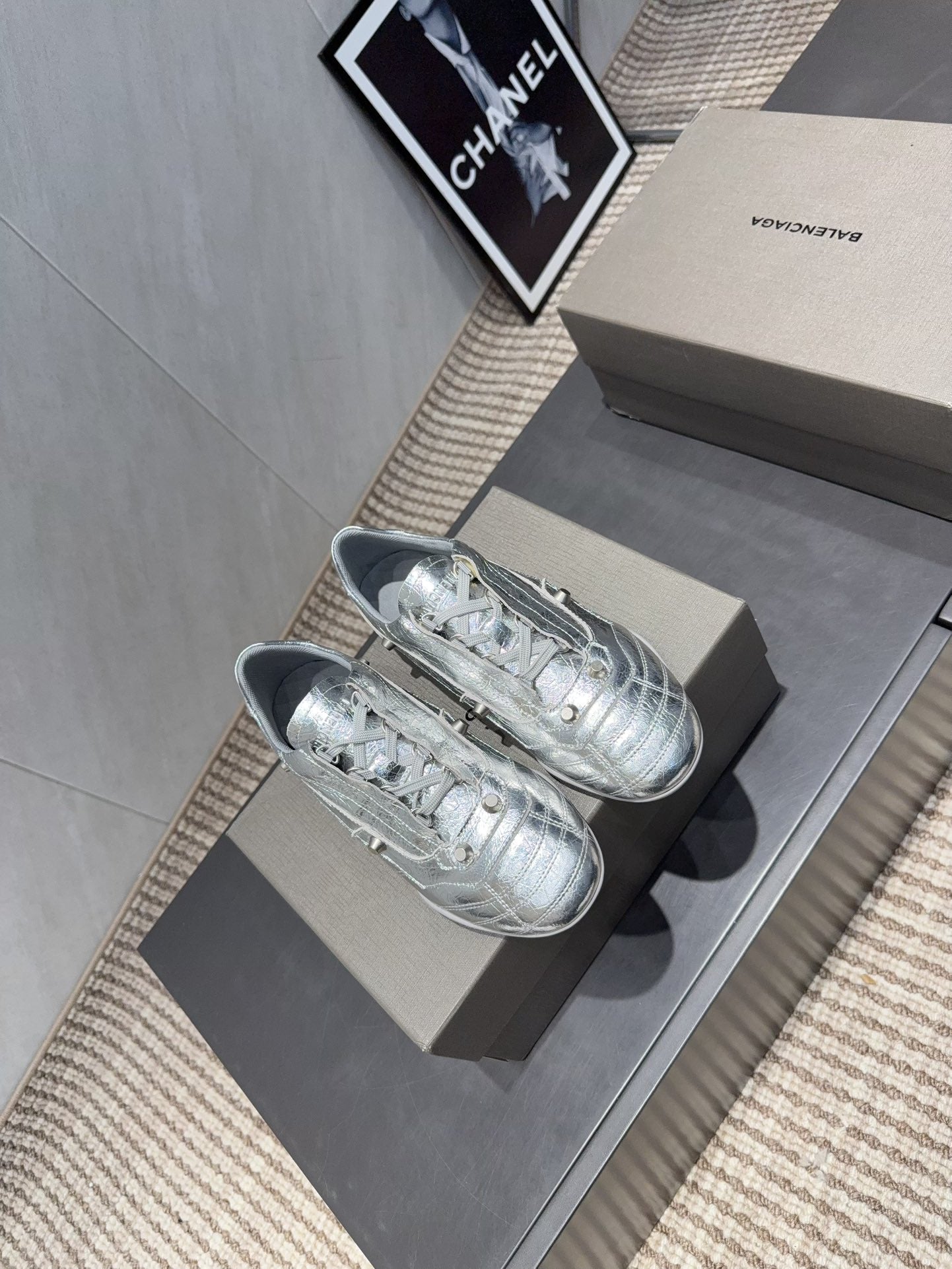B-Sneakers
