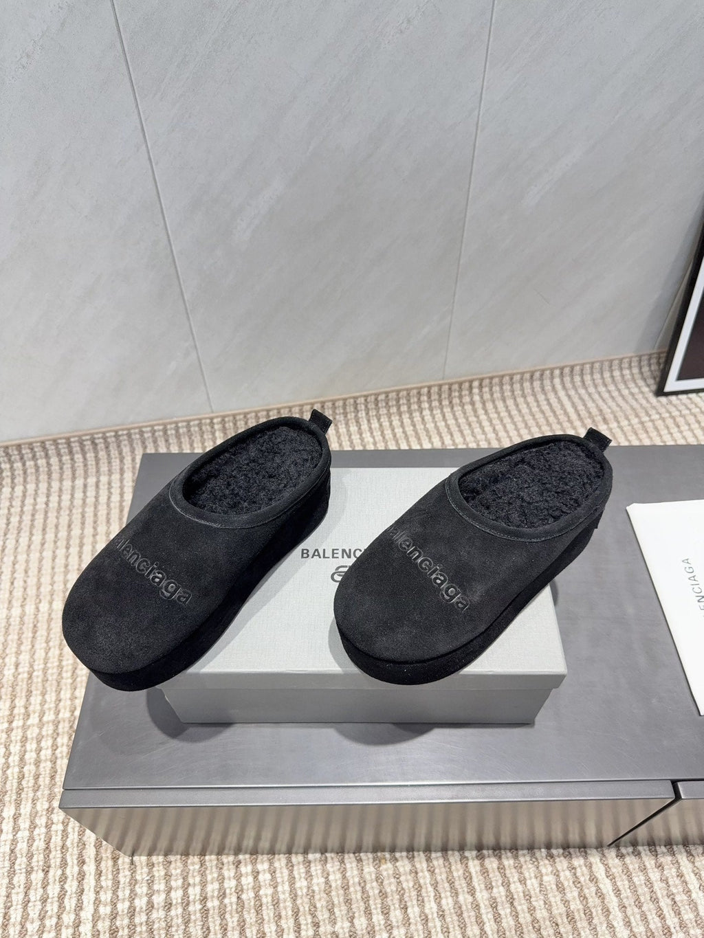 B-Sneakers