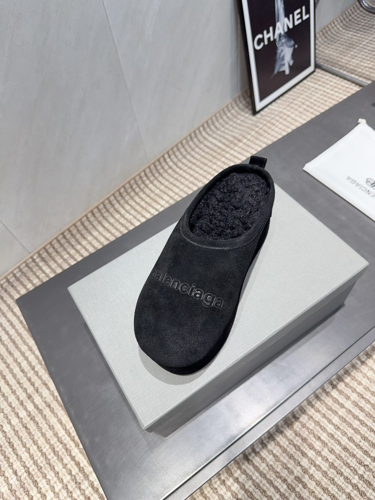 B-Sneakers