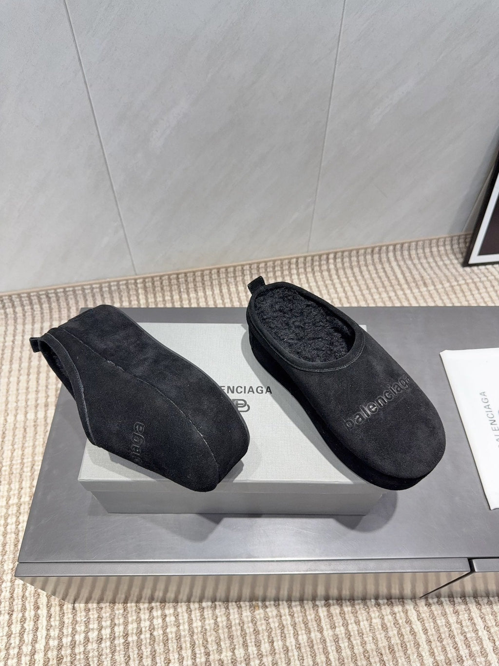 B-Sneakers