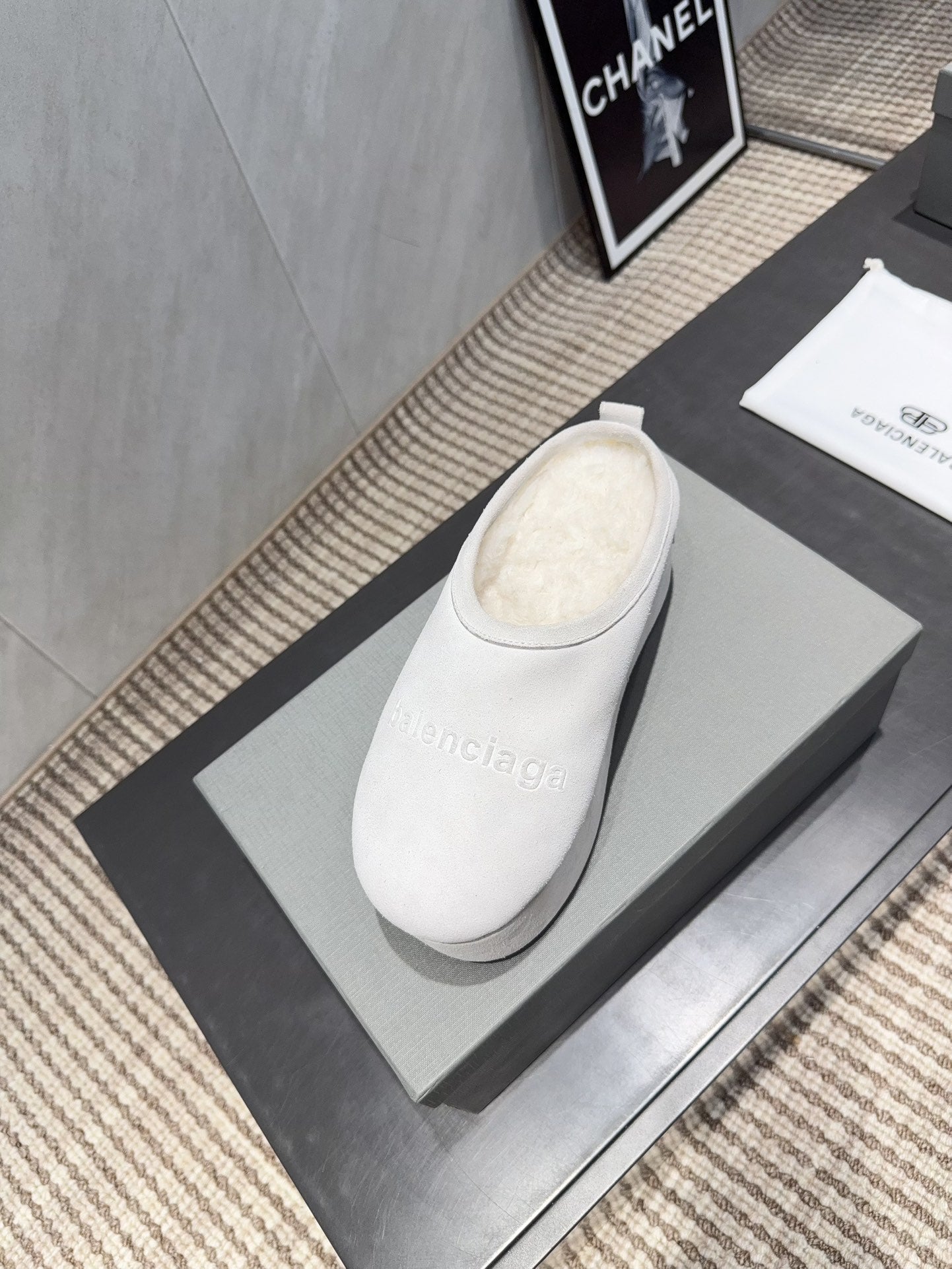 B-Sneakers