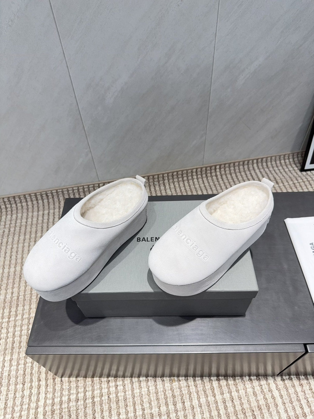 B-Sneakers