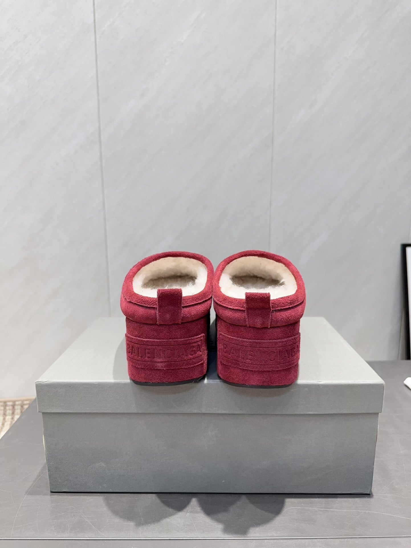 B-Sneakers