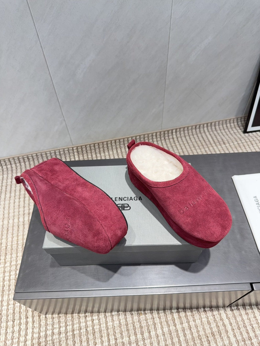 B-Sneakers