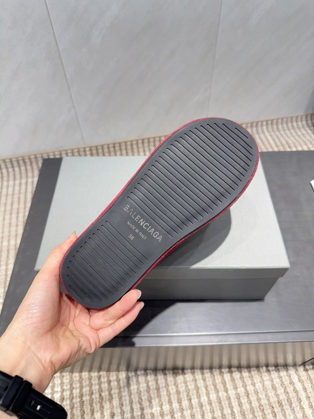 B-Sneakers