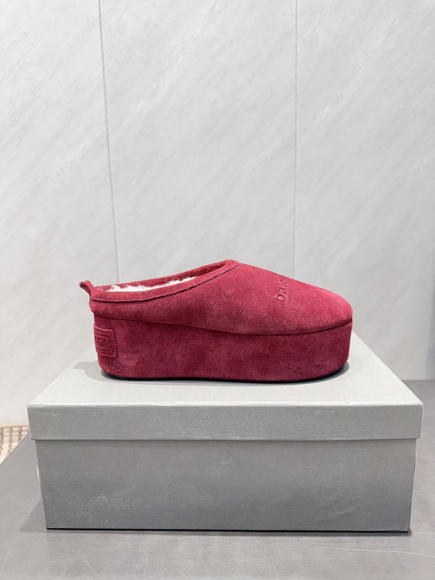 B-Sneakers