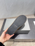 B-Sneakers