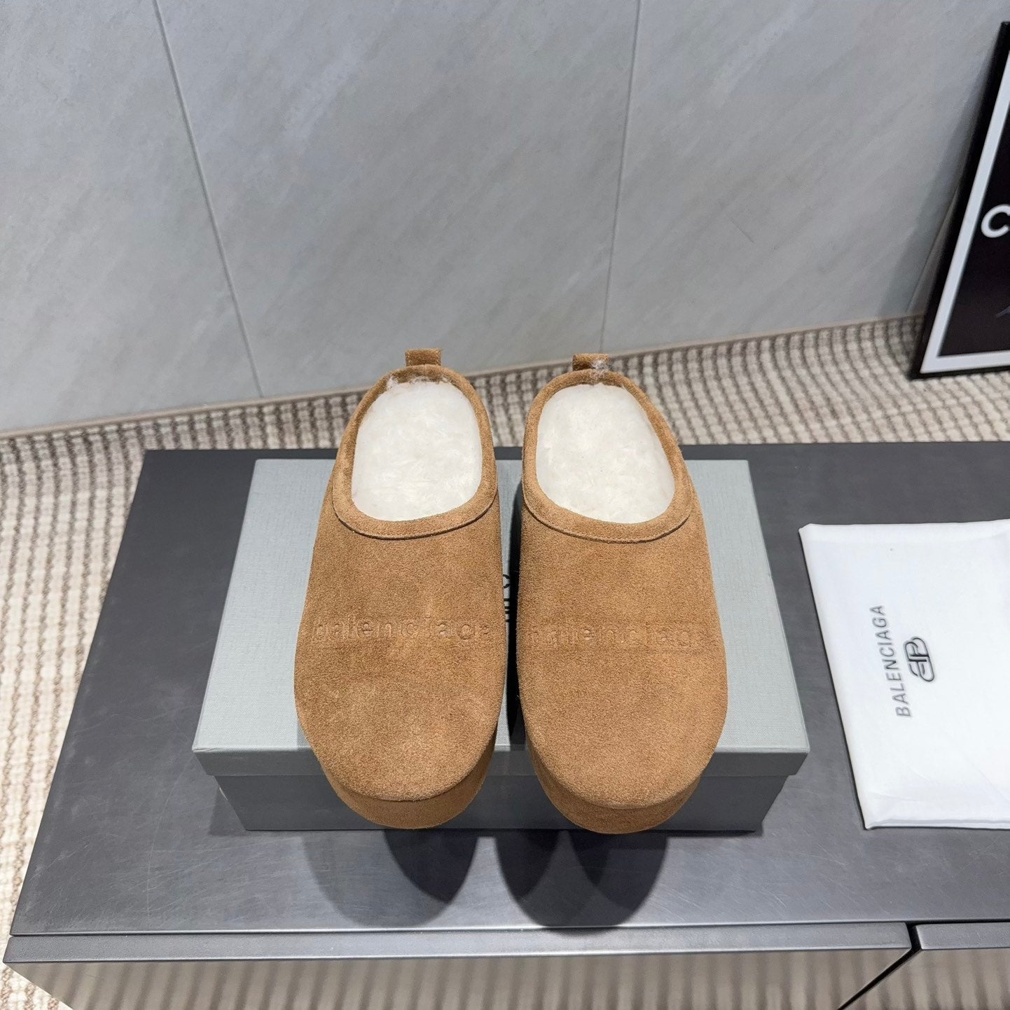 B-Sneakers