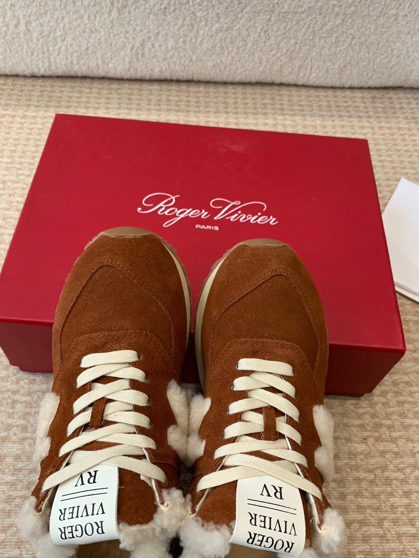 R-Sneakers