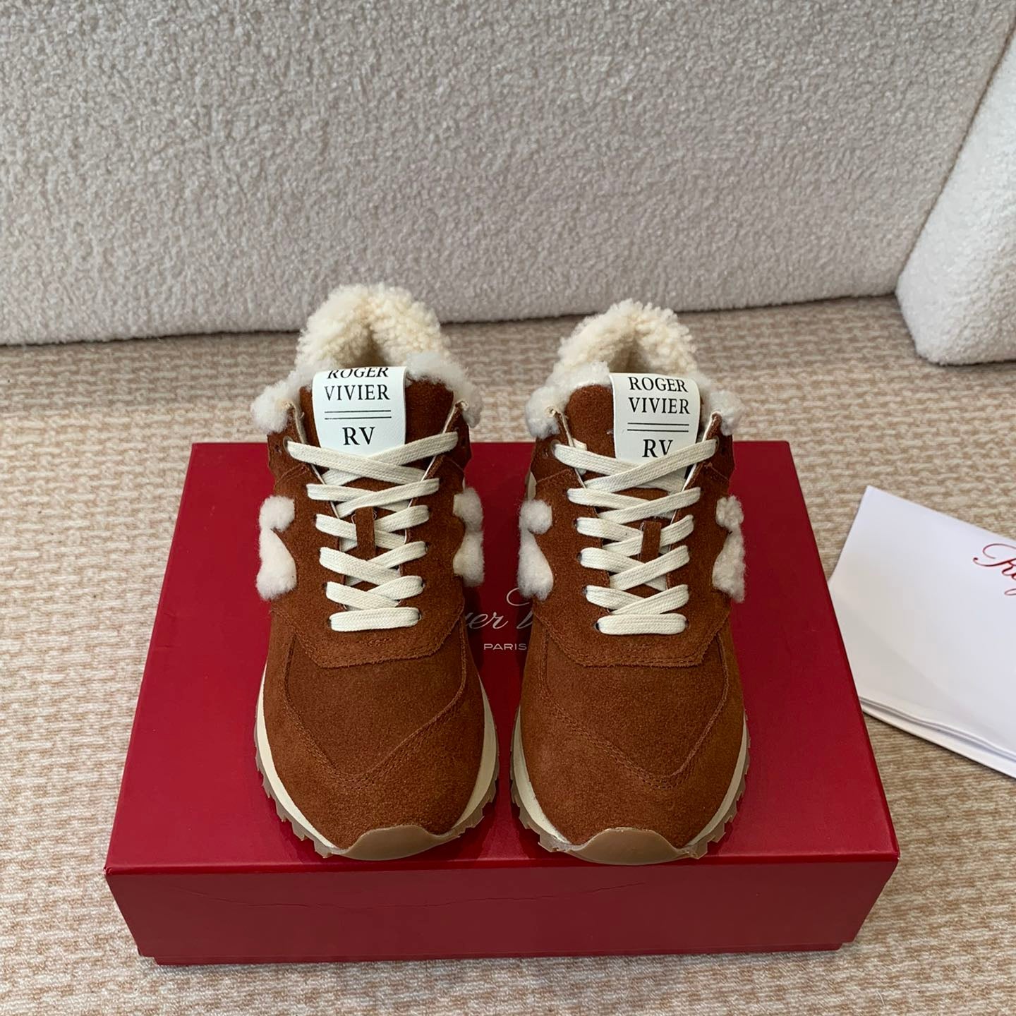 R-Sneakers