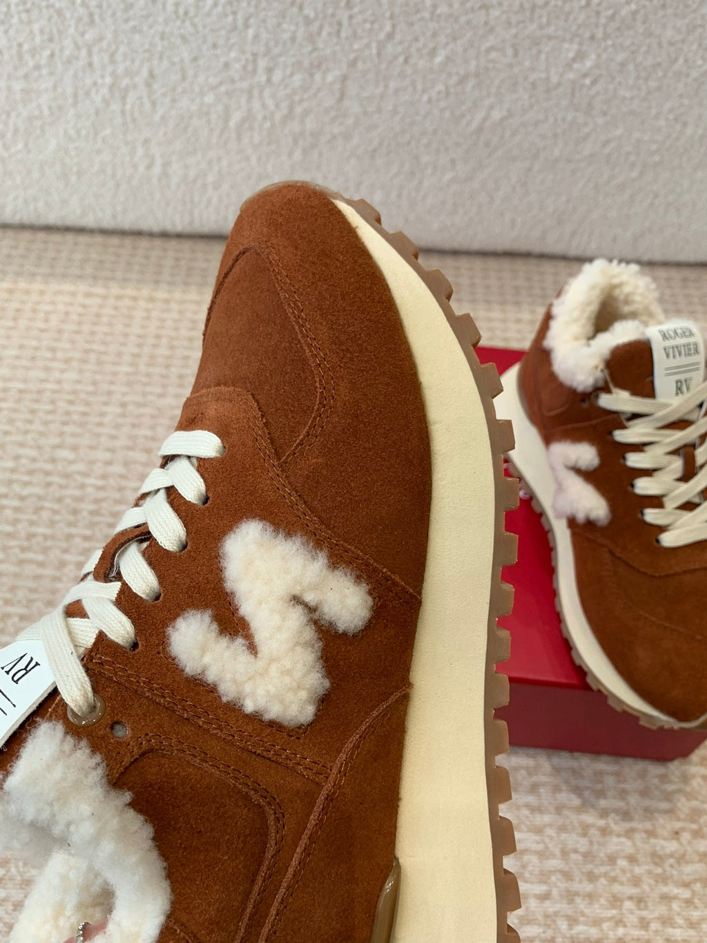 R-Sneakers