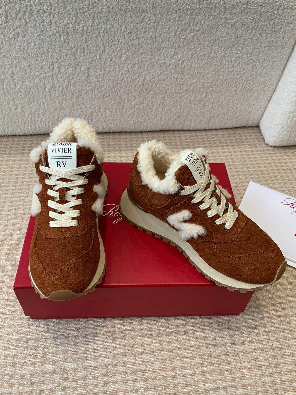 R-Sneakers