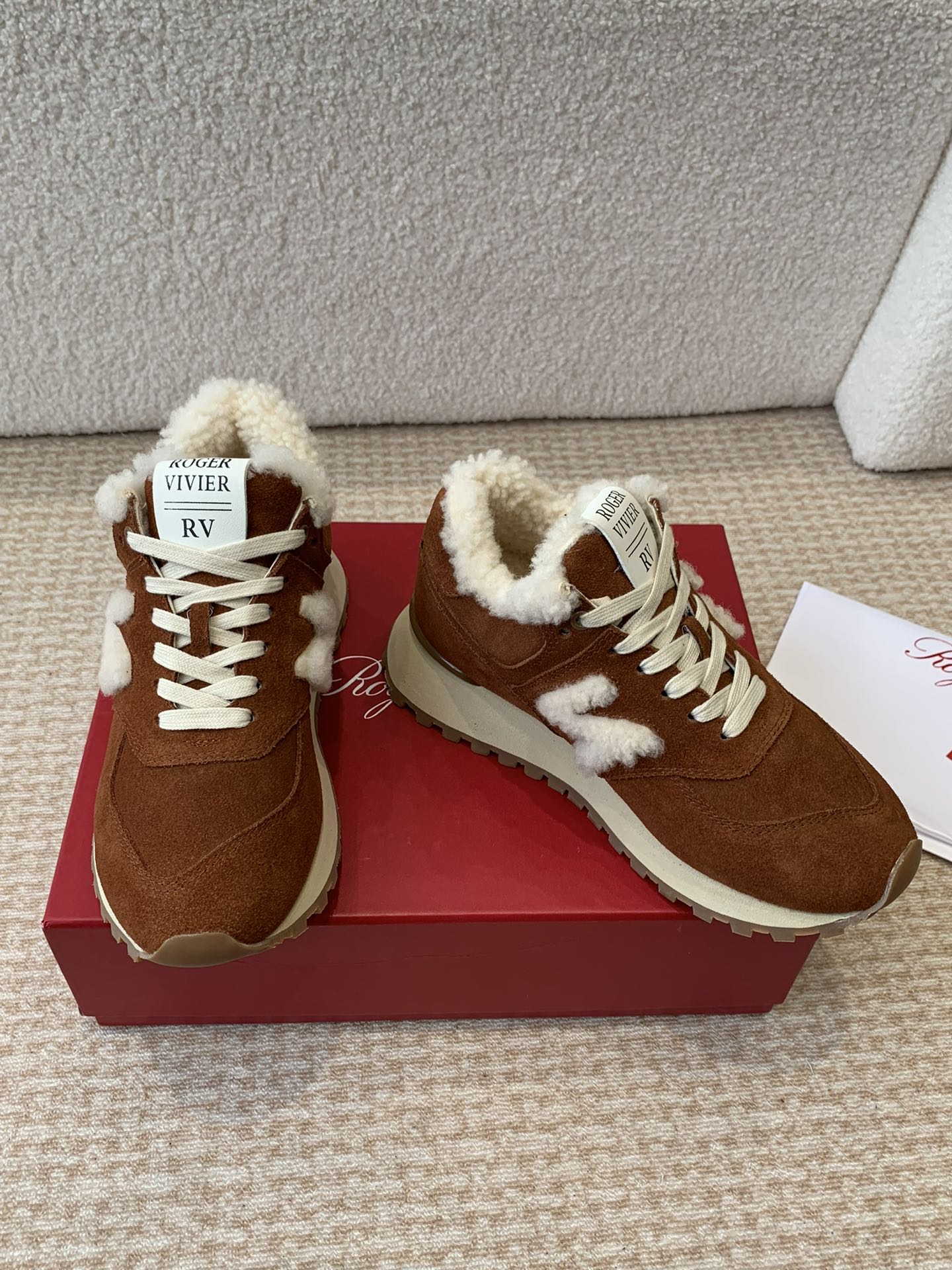 R-Sneakers