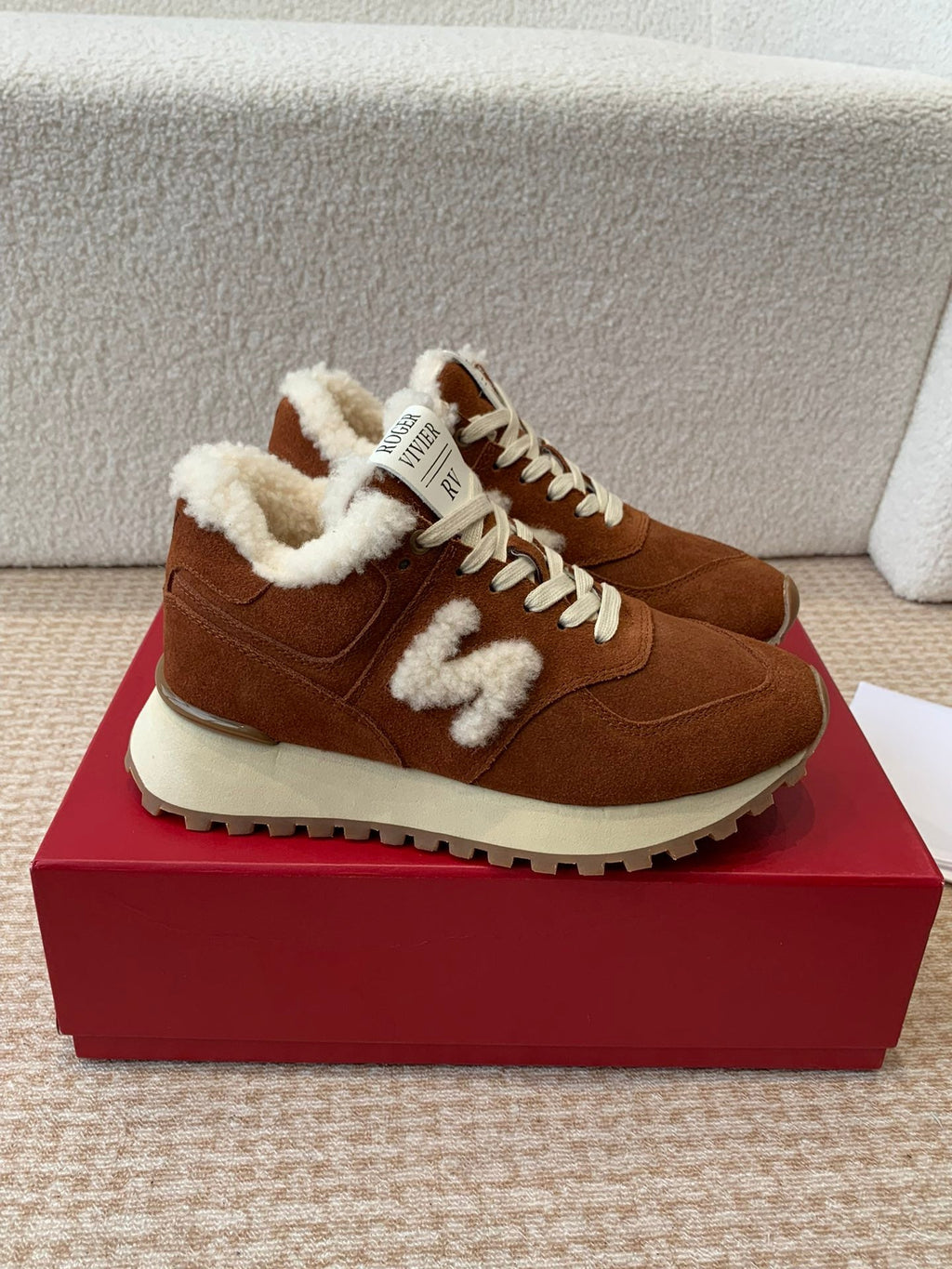 R-Sneakers