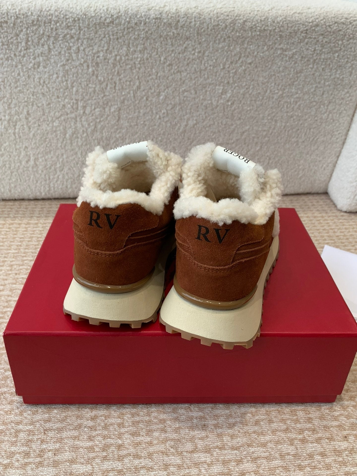 R-Sneakers