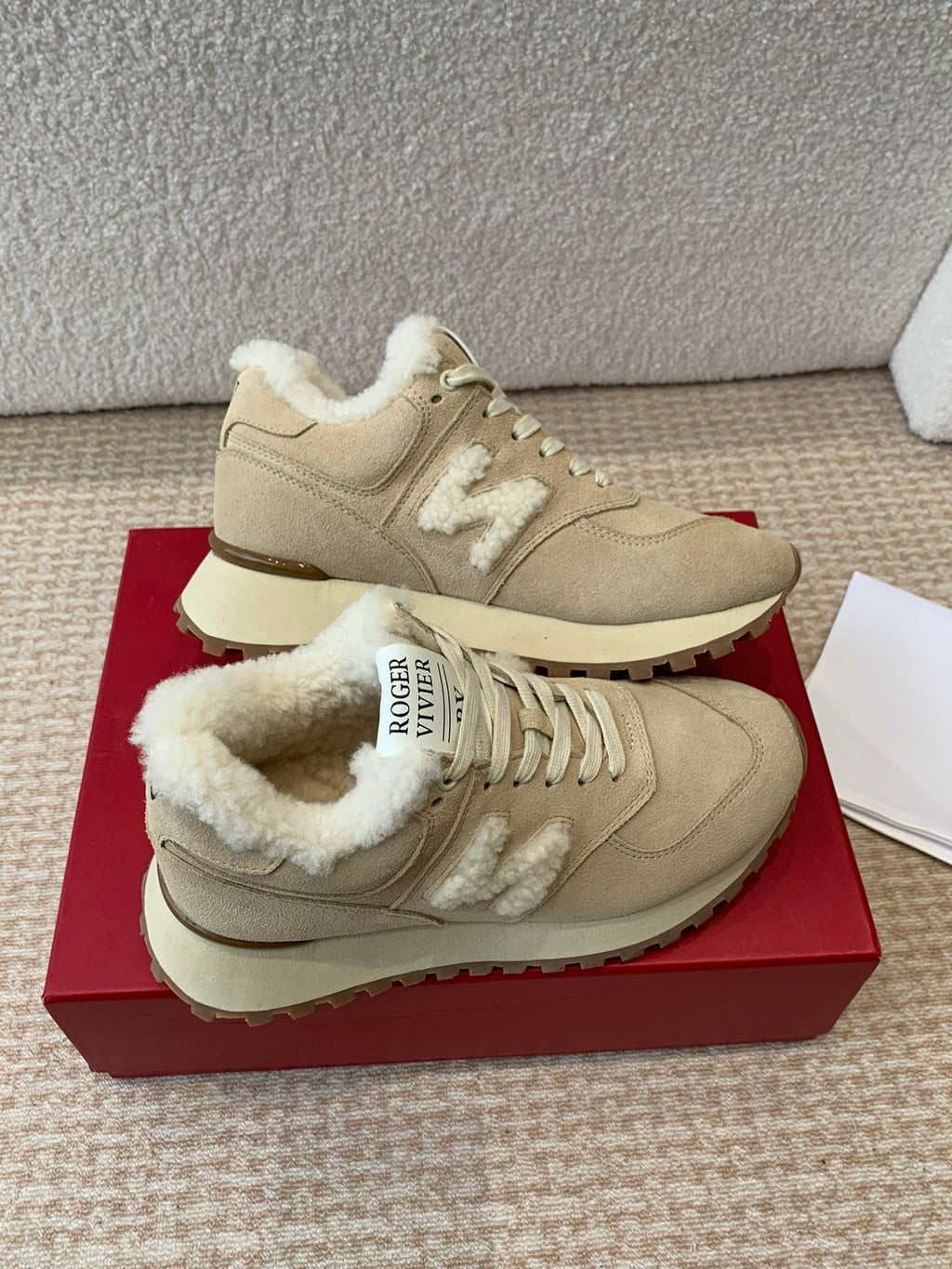 R-Sneakers