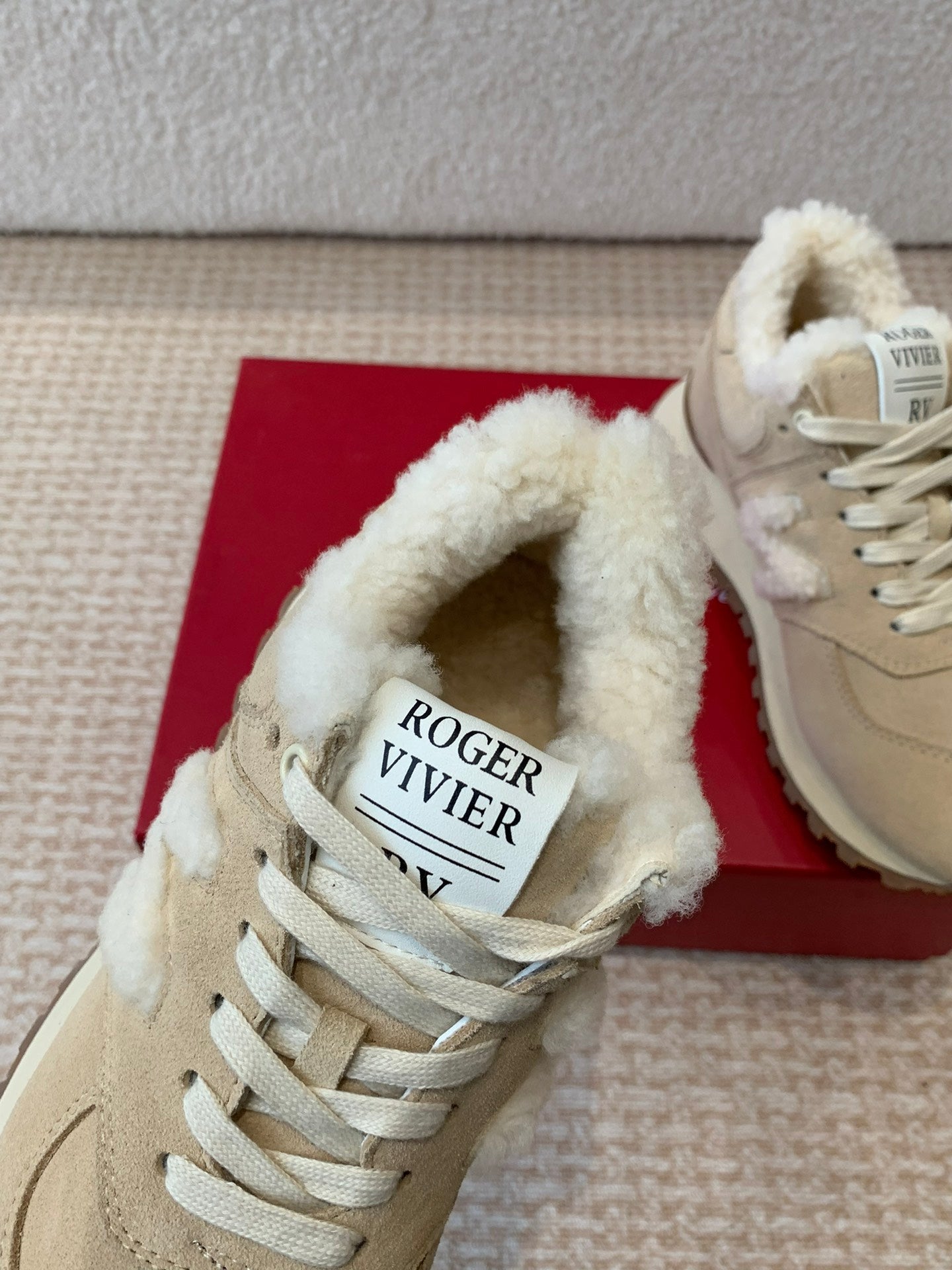 R-Sneakers