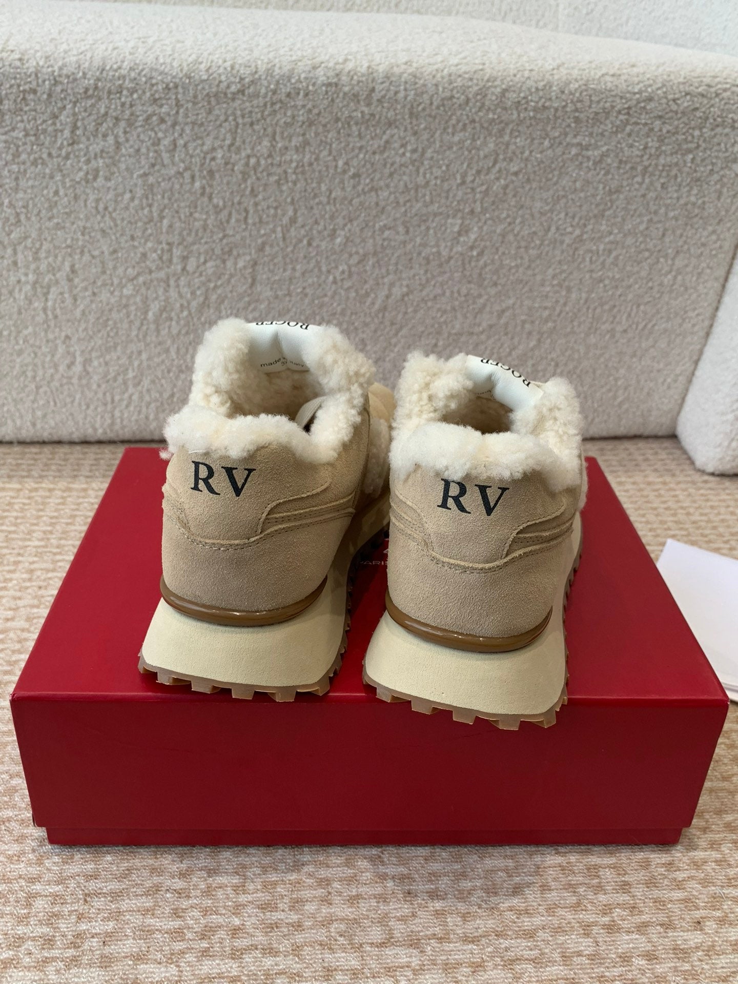 R-Sneakers