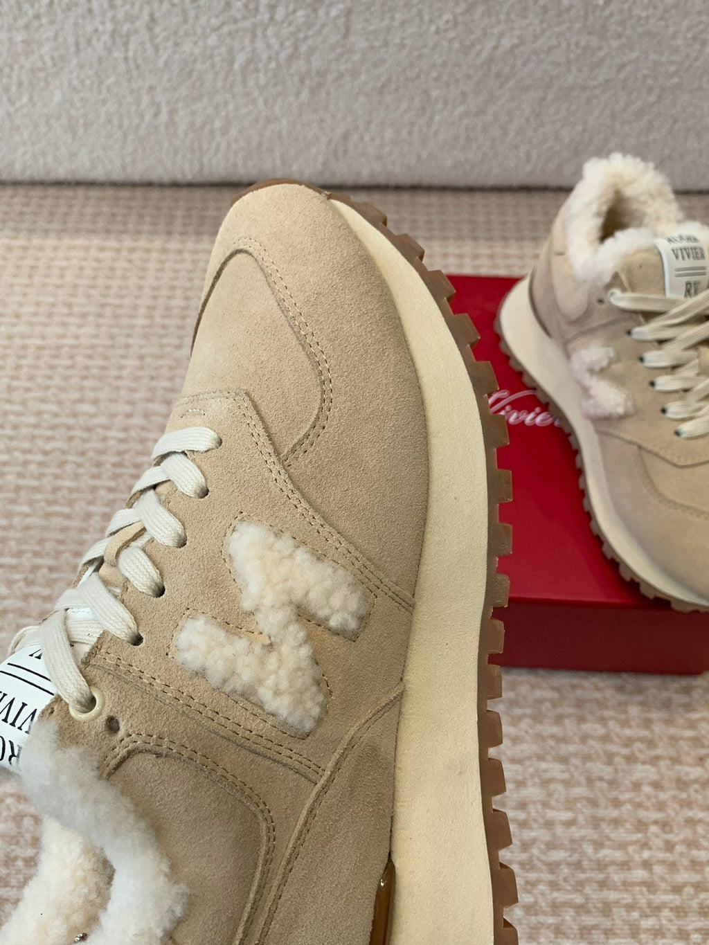R-Sneakers
