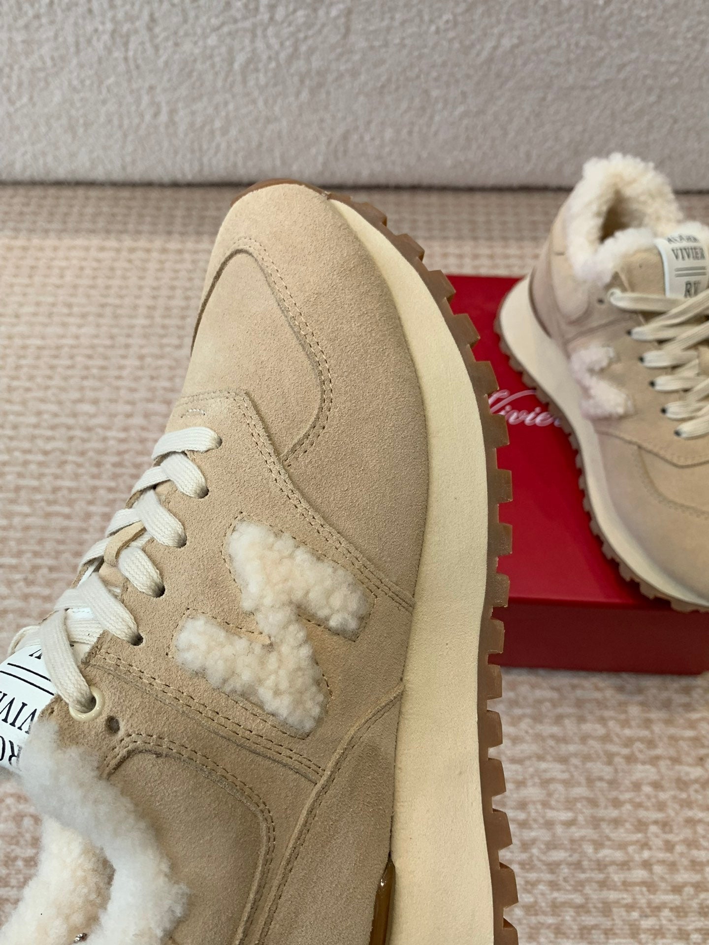 R-Sneakers