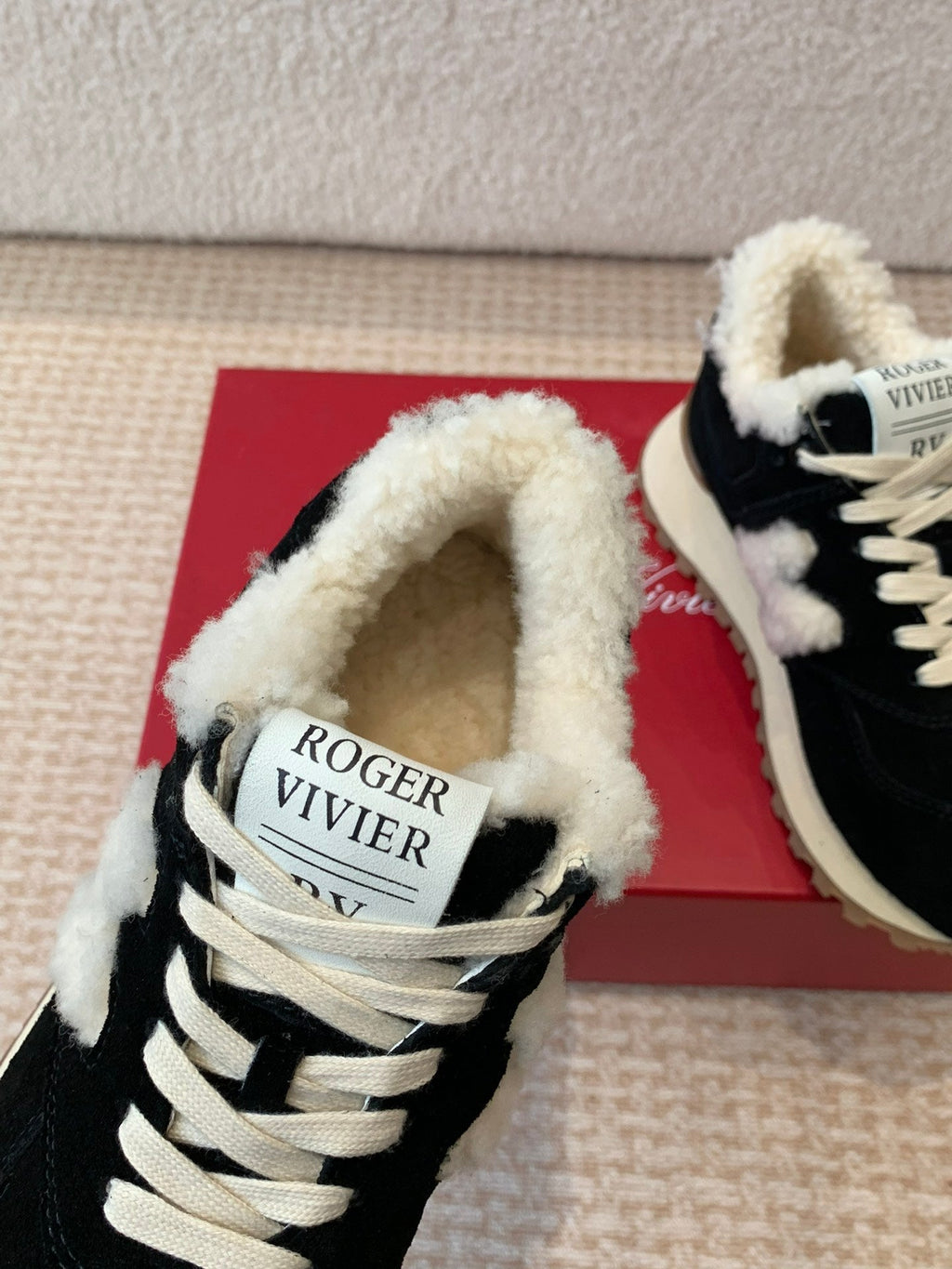 R-Sneakers