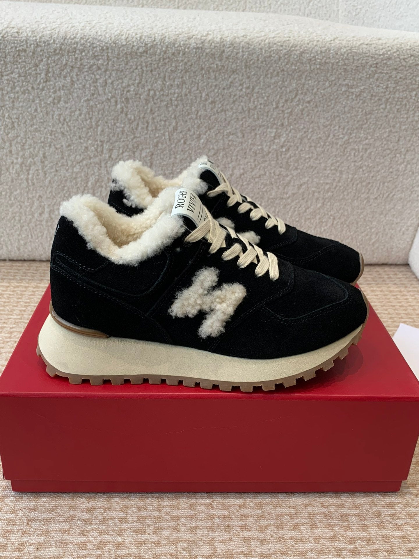R-Sneakers