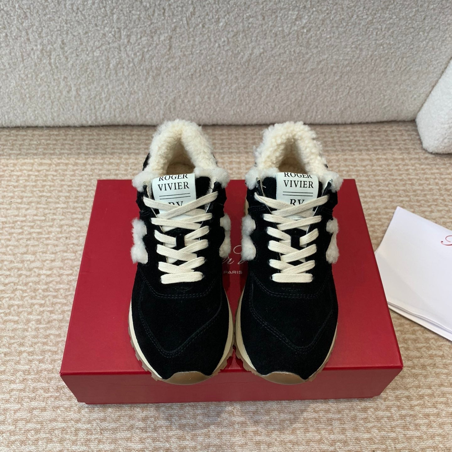 R-Sneakers