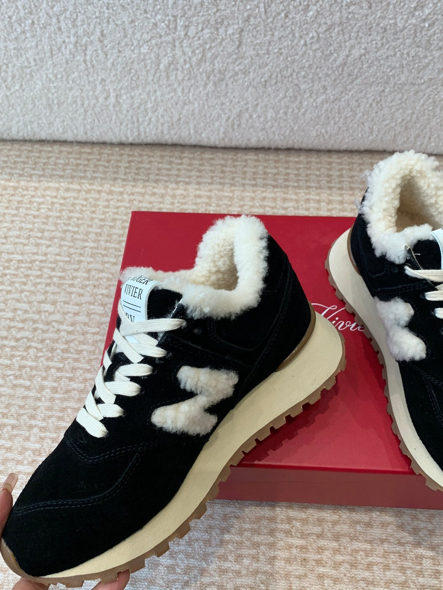 R-Sneakers