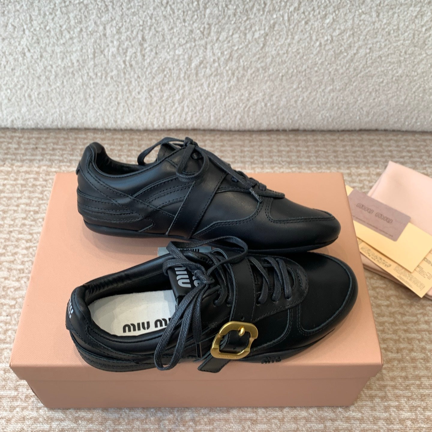 M-Sneakers