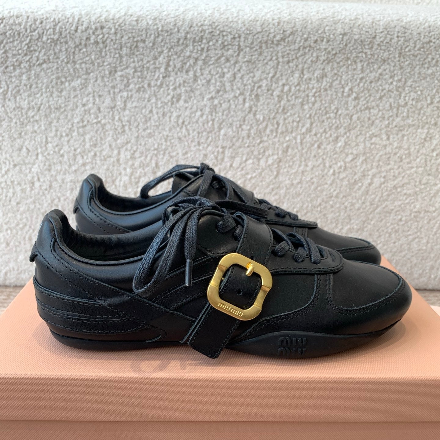 M-Sneakers