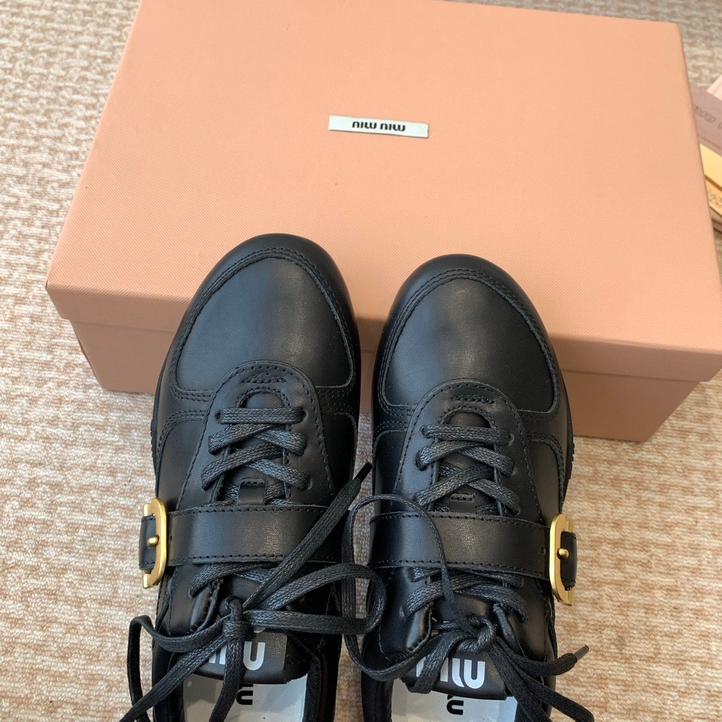 M-Sneakers