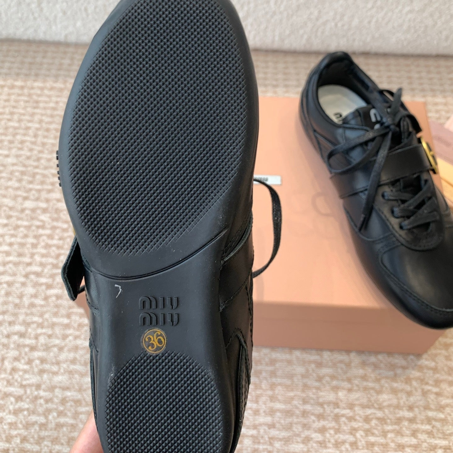 M-Sneakers