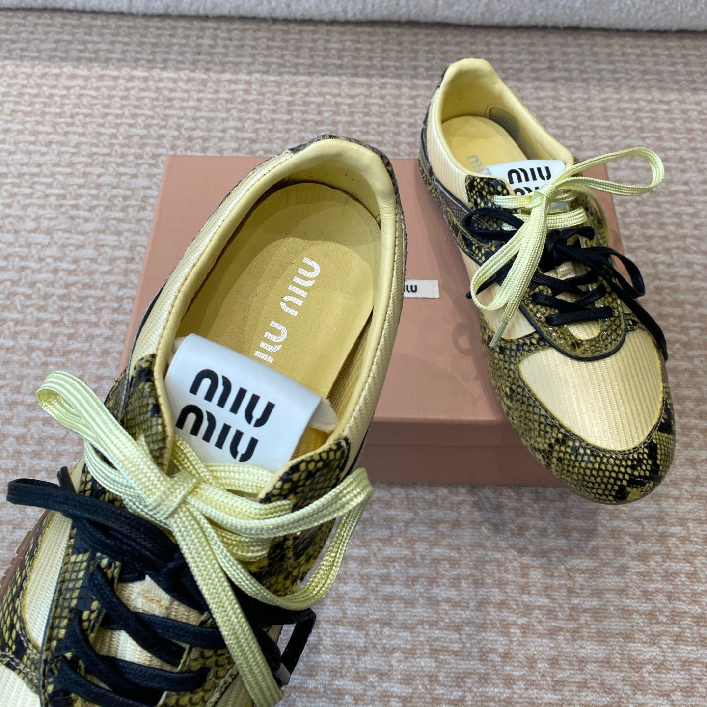 M-Sneakers