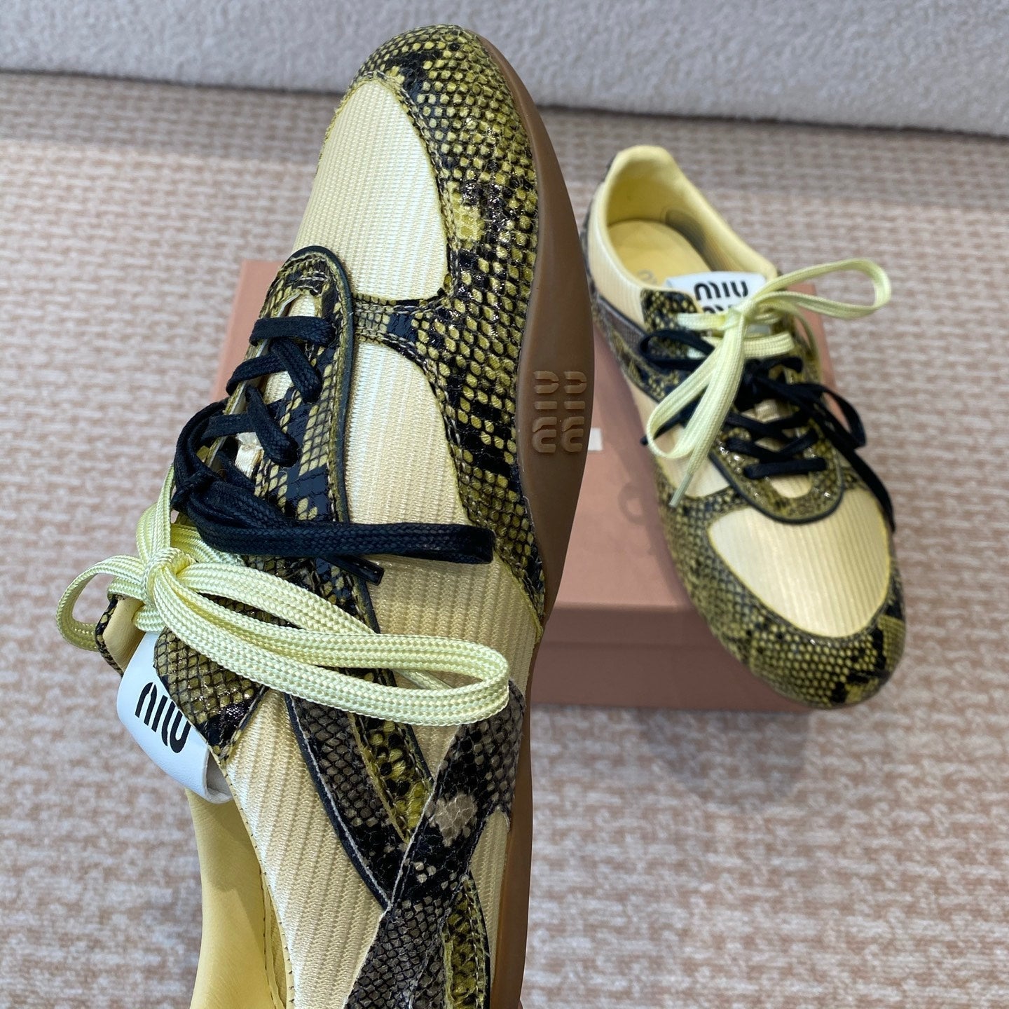 M-Sneakers