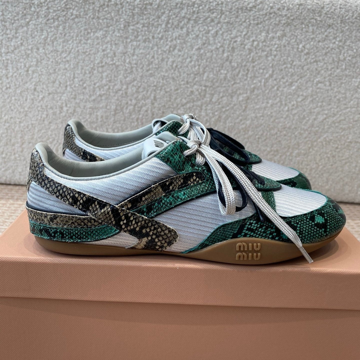 M-Sneakers