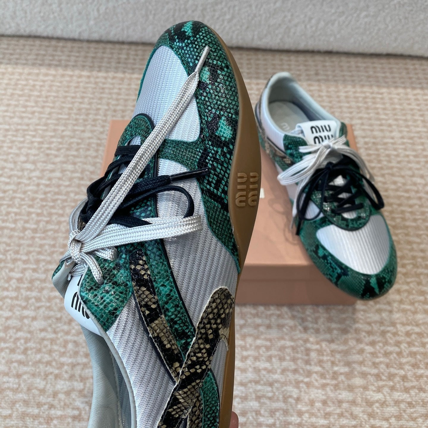 M-Sneakers